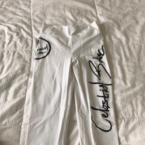 Size M booty scrunch workout pants